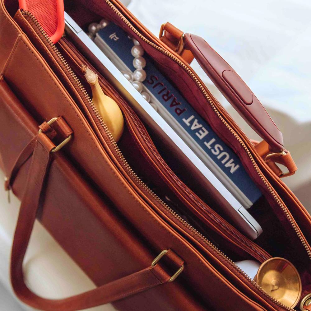 dames laptoptas leer 15,6 inch cognac  binnenzijde