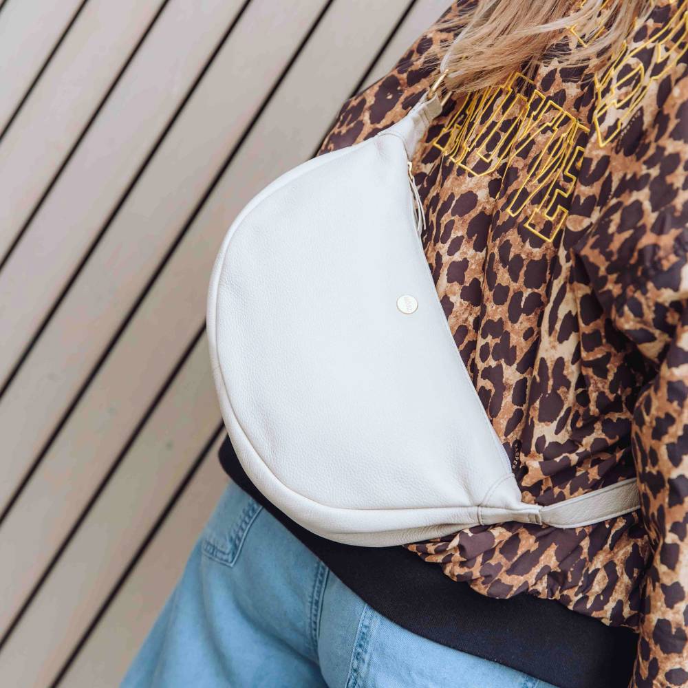 paarse leren Bumbag wit sfeer