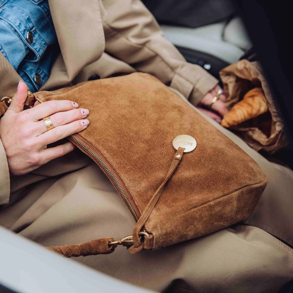 schoudertas dames suede cognac sfeer