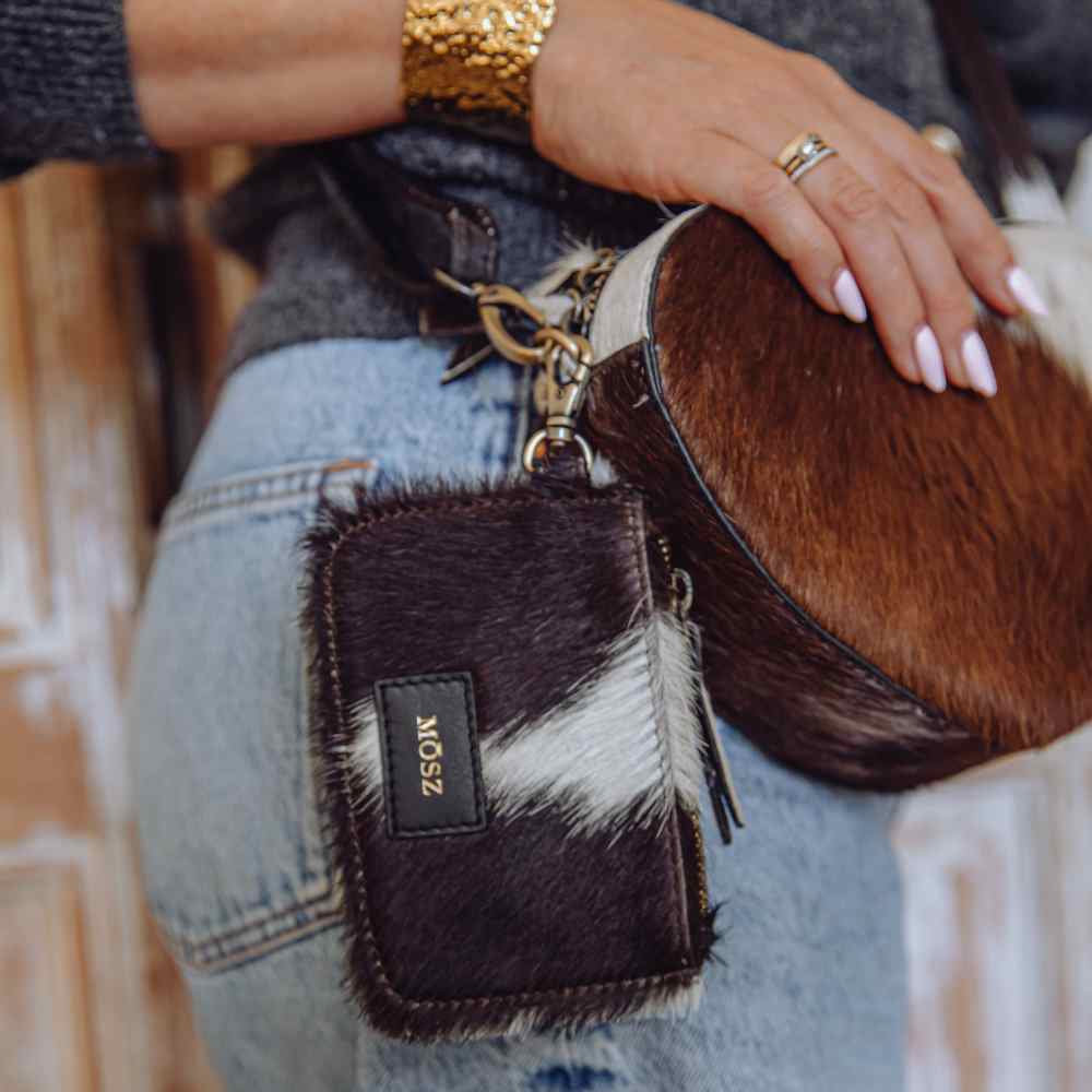 leren hartvormige tas met koeienprint detail