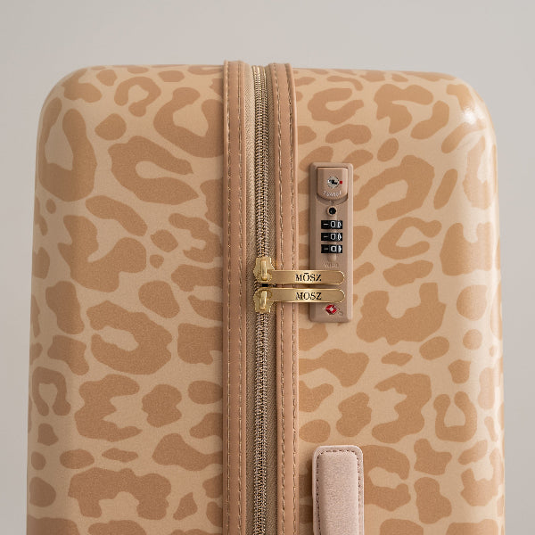 handbagage koffer panterprint beige 33 liter tsa slot