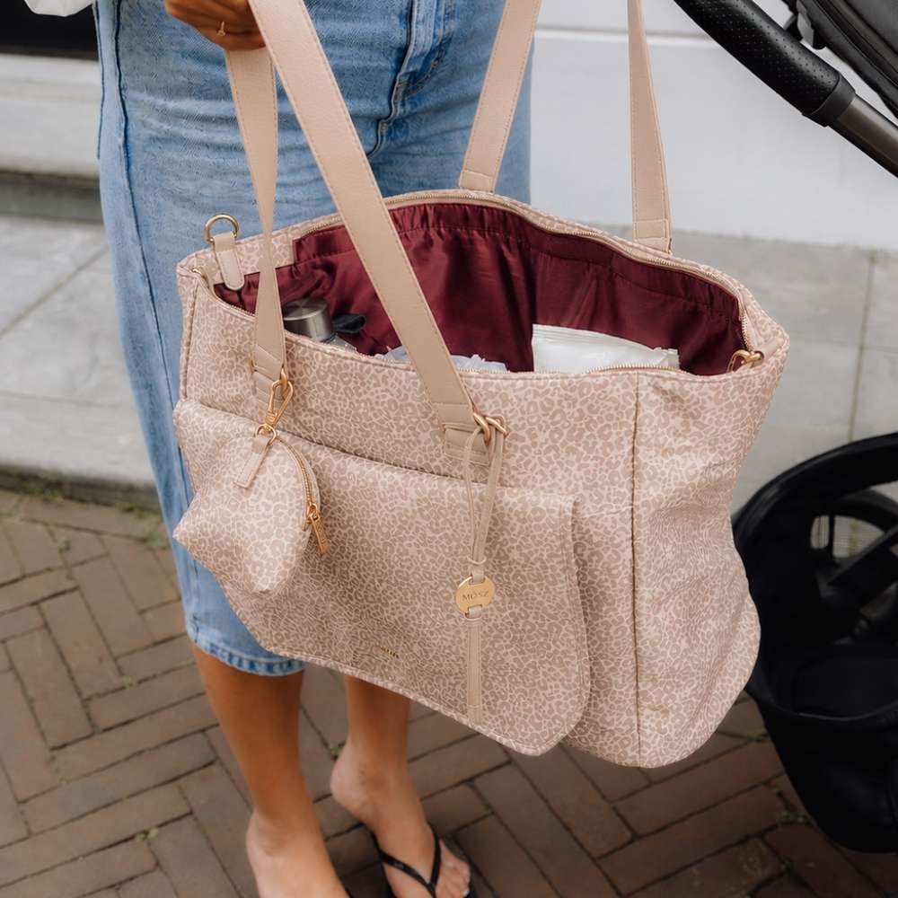 Beige luiertas met verschoonmatje panterprint open