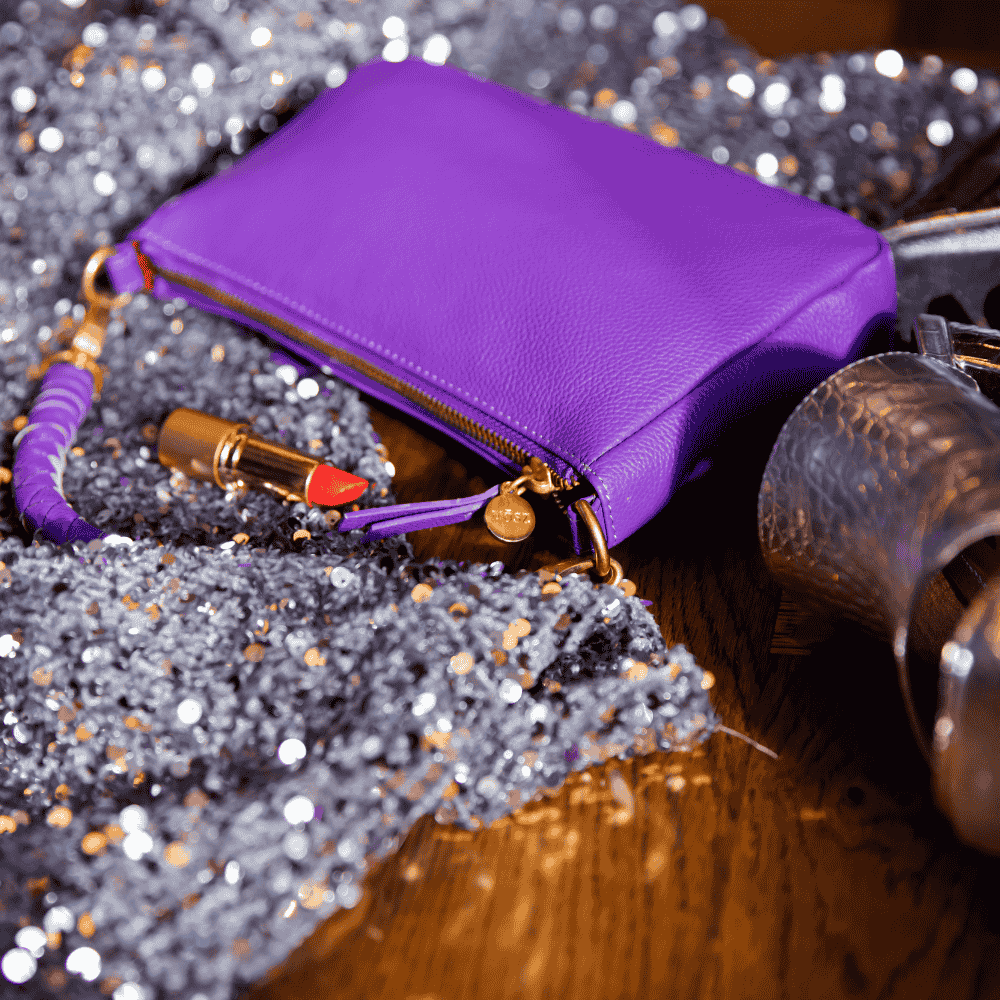 kleine paarse handtas dames sfeer