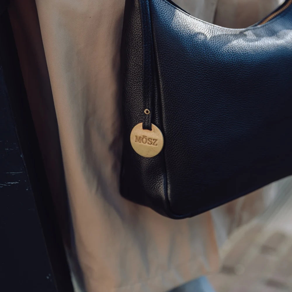 Leren schoudertas dames zwart logo details
