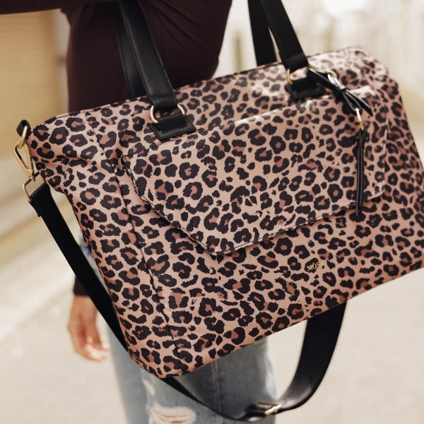 Laptoptas shopper dames 15.6 inch panterprint op model