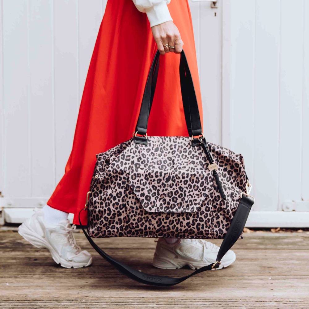 Weekendtas panterprint op model