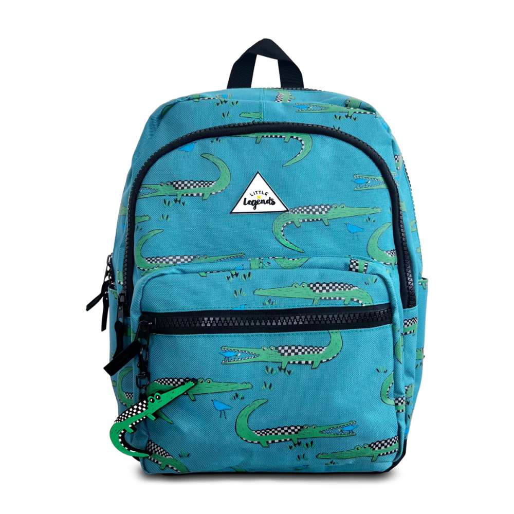 Kinderrugzak met groene krokodillen op blauwe achtergrond en checkerboard print, inclusief grappige krokodillendetails en duurzaam materiaal 
