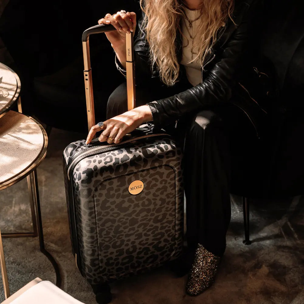 handbagage koffer dames zwart luipaard op model