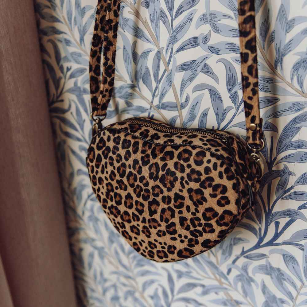Leren hartvormige tas panterprint 