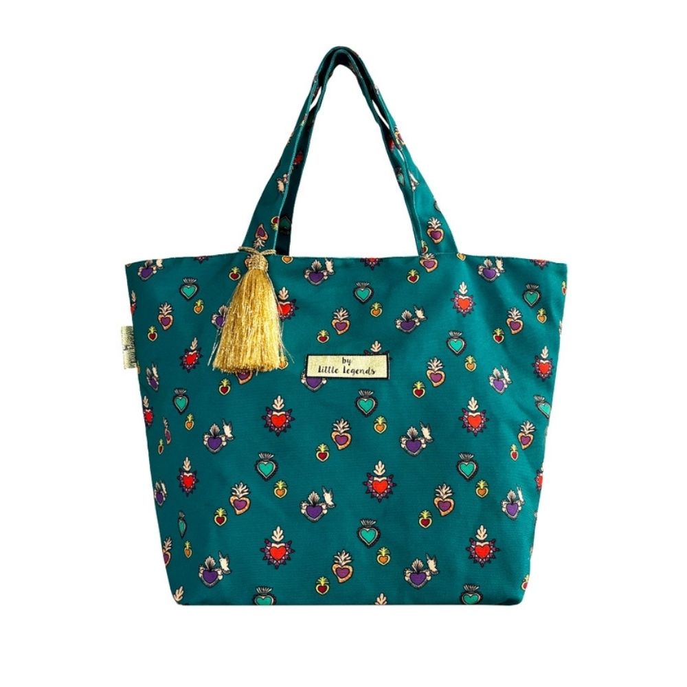 Strandtas met hartjesprint van Little Legends – Milagros Heart – vrijstaand beeld