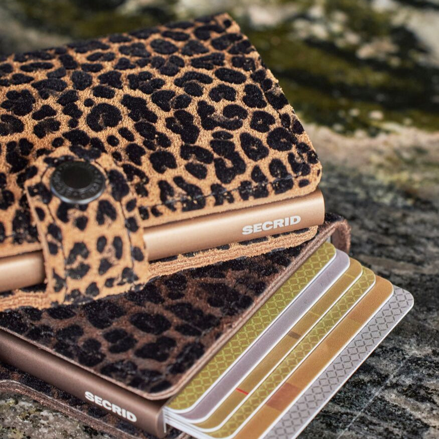 SECRID Miniwallet Leo Beige – Pasjeshouder dames met de minowallet