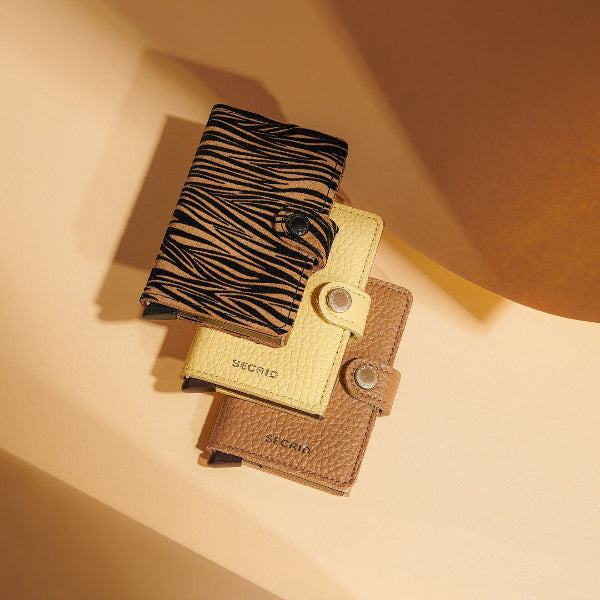 SECRID Miniwallet Zebra Beige – Pasjeshouder dames met een gele en camel kleur